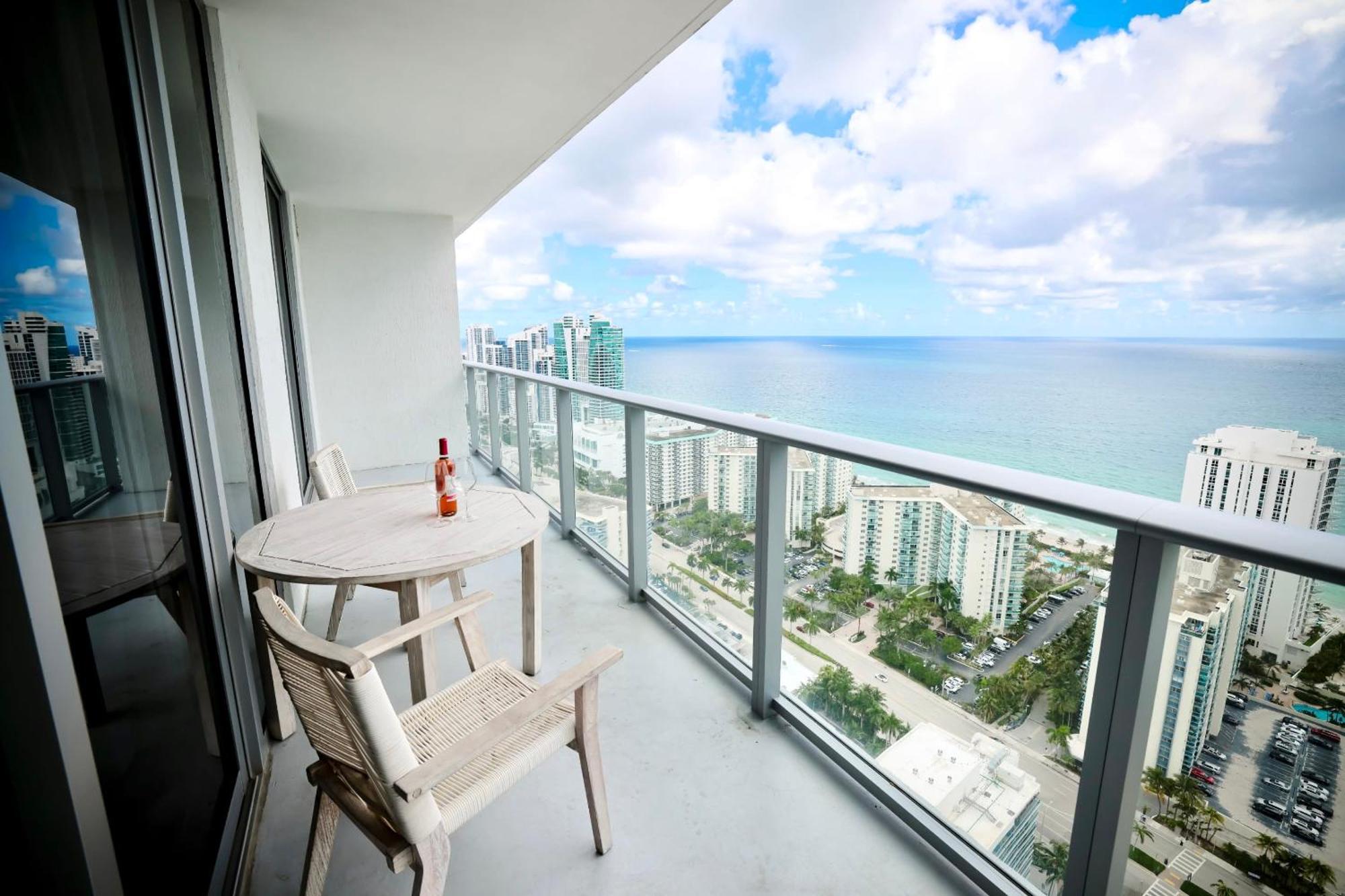Diamond In The Sky Villa Hollywood Bagian luar foto