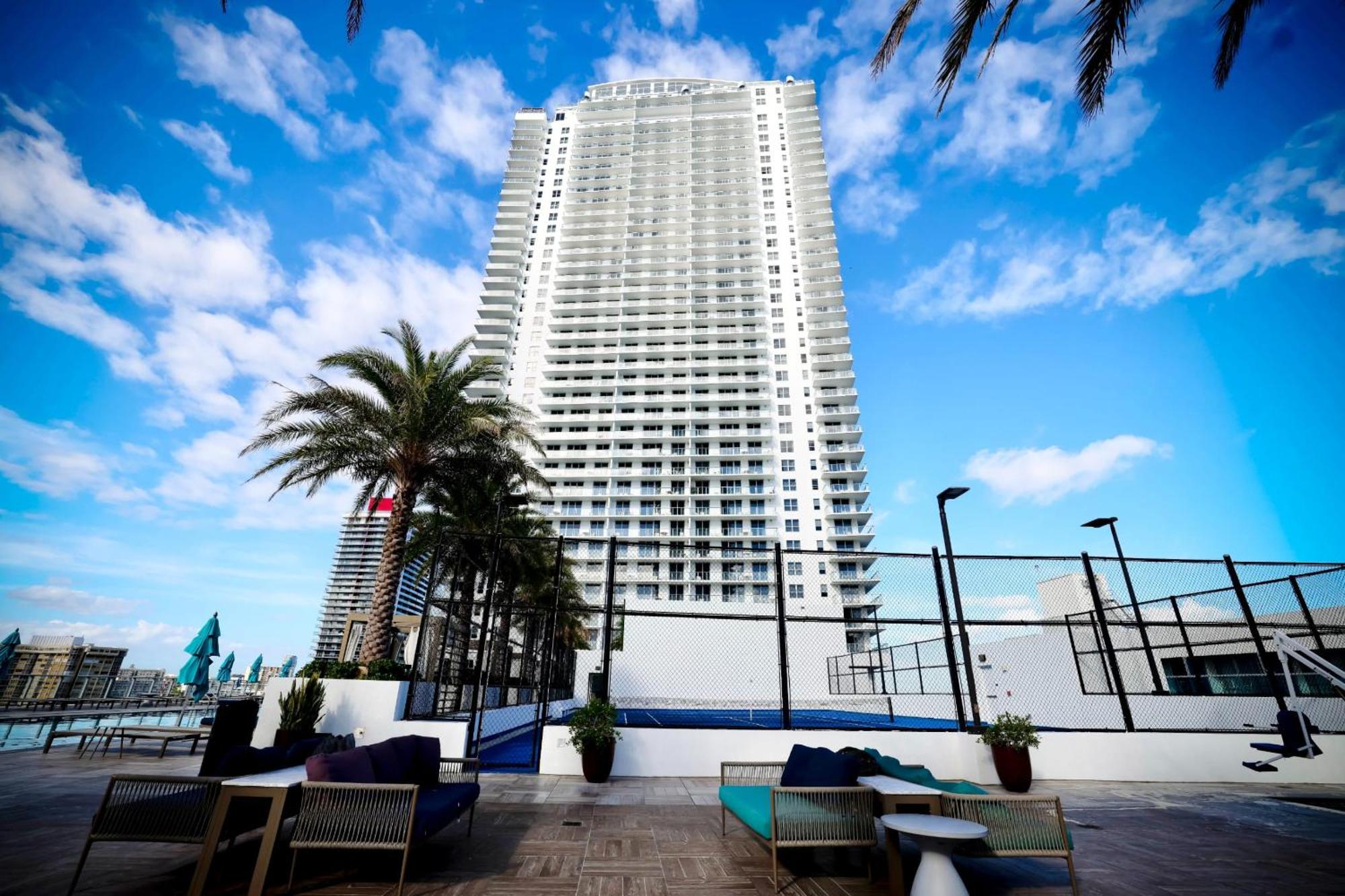 Diamond In The Sky Villa Hollywood Bagian luar foto