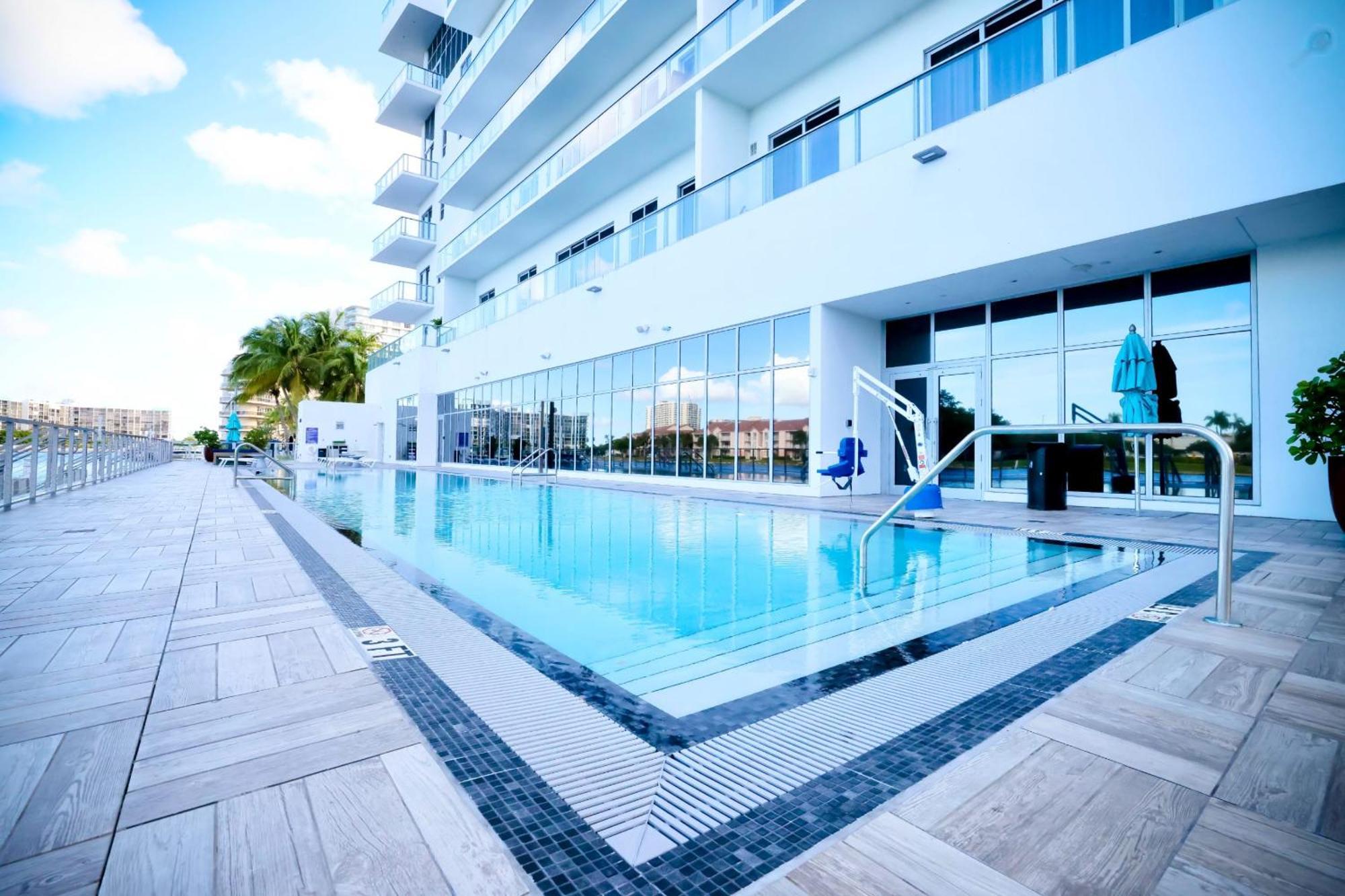Diamond In The Sky Villa Hollywood Bagian luar foto